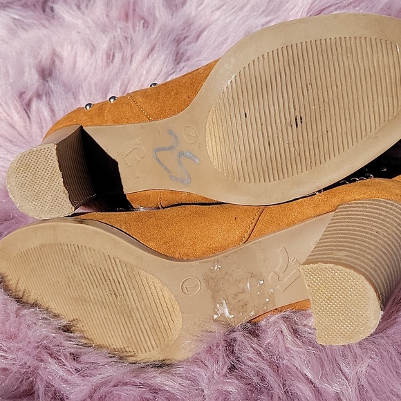 The "it" fall boot. - Picture 4 of 6